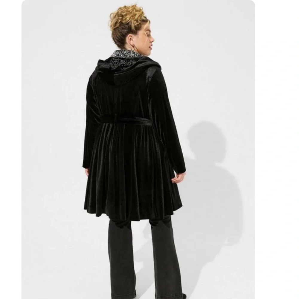 TORRID NWT Warner Brothers Harry Potter Velvet Hooded Swing Coat - Picture 4 of 7